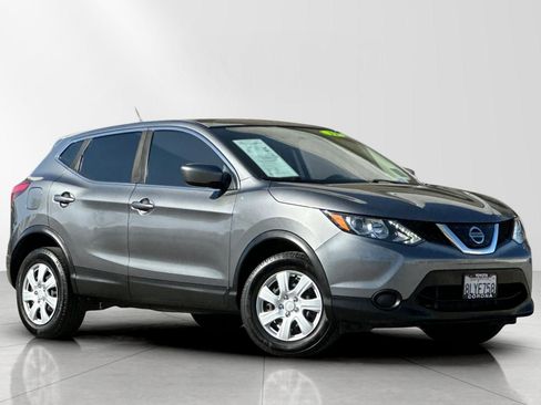 Used 2019 Nissan Rogue Sport S image 1