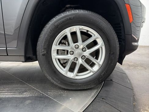 Used 2025 Jeep Grand Cherokee L Laredo w/ Luxury Tech Group I image 9