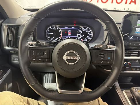 Used 2025 Nissan Pathfinder SL AWD/4WD image 27
