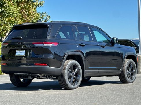 New 2025 Jeep Grand Cherokee Limited image 4
