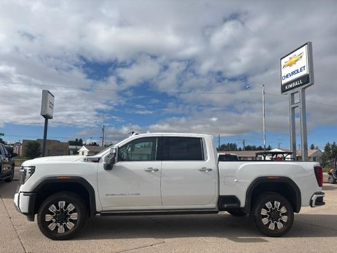 Used 2024 GMC Sierra 2500 Denali w/ Denali Reserve Package image 2