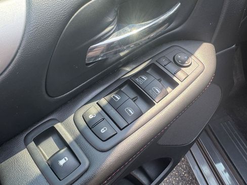 Used 2017 Dodge Grand Caravan GT FWD image 13