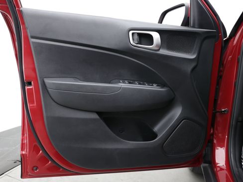 Used 2023 Hyundai Venue SE FWD image 10
