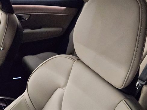 New 2026 Volvo XC90 B6 Plus w/ Protection Package Premier image 15