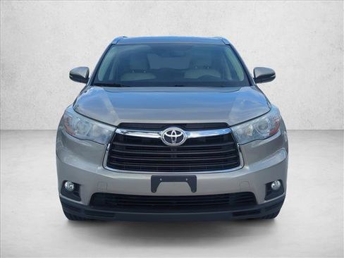 Used 2015 Toyota Highlander XLE FWD image 2