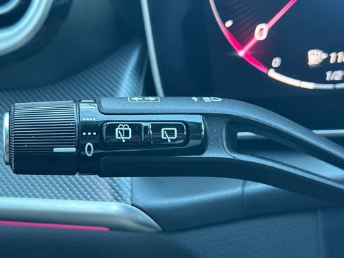 Used 2025 Mercedes-Benz GLC 350e 4MATIC image 33