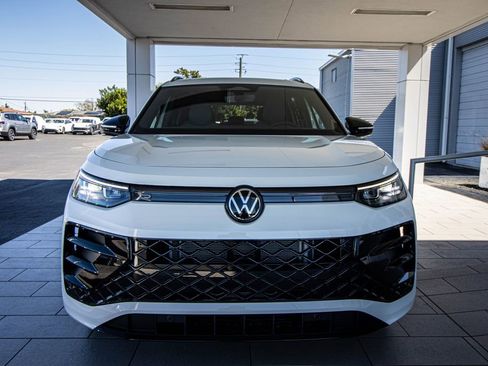 New 2026 Volkswagen Tiguan SE R-Line image 9