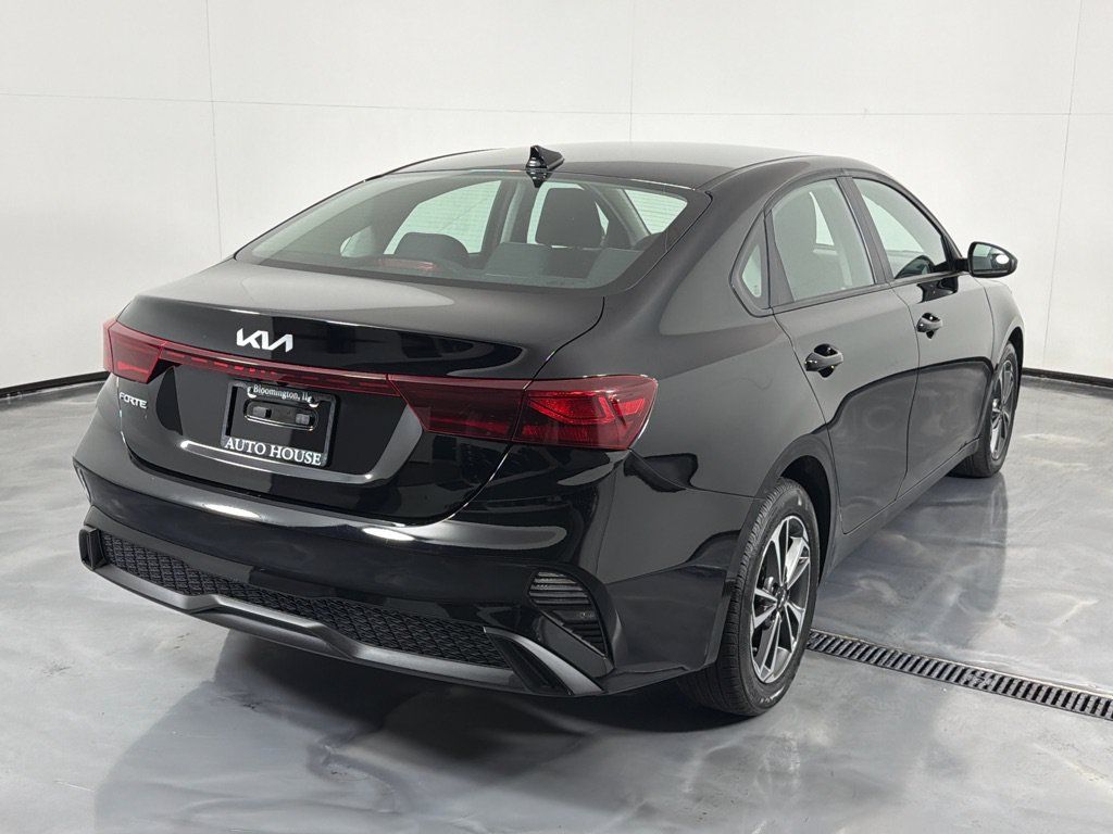 Used 2024 Kia Forte LXS FWD image 5