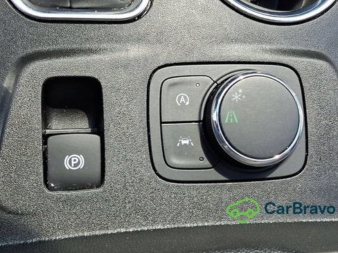 Used 2023 Chevrolet Traverse LT FWD image 26