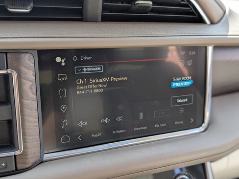Used 2023 GMC Yukon XL Denali RWD image 31
