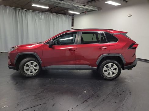 Used 2021 Toyota RAV4 LE FWD image 5