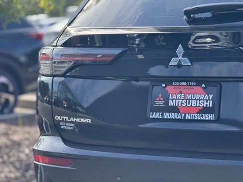 New 2025 Mitsubishi Outlander SE image 11