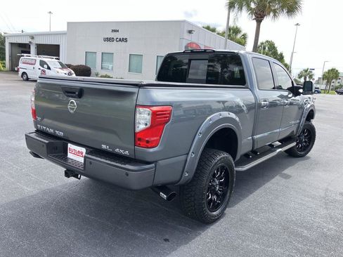 Used 2018 Nissan Titan SL w/ Chrome Package AWD/4WD image 5