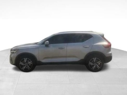 Used 2023 Volvo XC40 B5 Plus w/ Driver Assist Package AWD/4WD image 2
