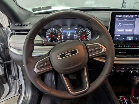 Used 2025 Jeep Compass Limited AWD/4WD image 16