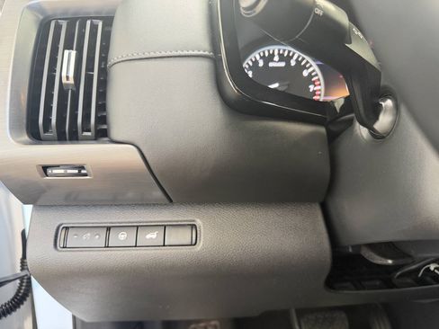 Used 2025 Nissan Pathfinder SL w/ SL Premium Package AWD/4WD image 19