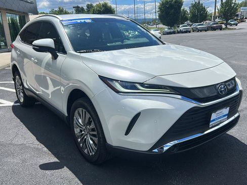Used 2022 Toyota Venza XLE AWD/4WD image 12