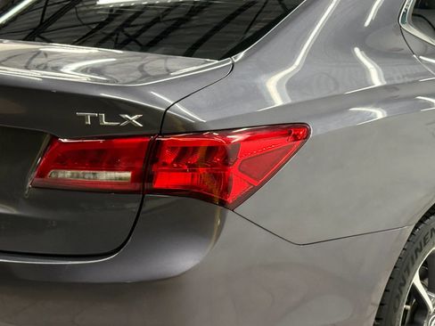Used 2018 Acura TLX w/ Technology Package FWD image 10