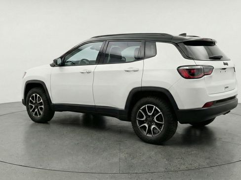 Used 2025 Jeep Compass Trailhawk AWD/4WD image 6