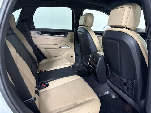 Certified 2026 Porsche Cayenne E-Hybrid AWD/4WD image 24