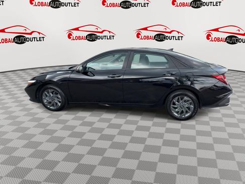 Used 2024 Hyundai Elantra SEL FWD image 5