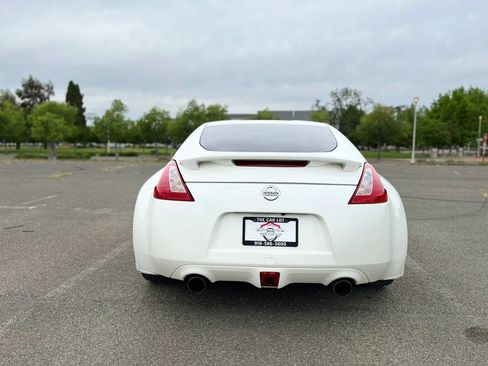 Used 2016 Nissan 370Z Coupe RWD image 6
