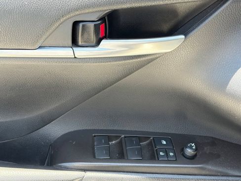Used 2021 Toyota Camry LE FWD image 5