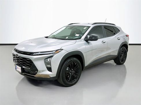 Used 2025 Chevrolet Trax ACTIV w/ Driver Confidence Package image 3