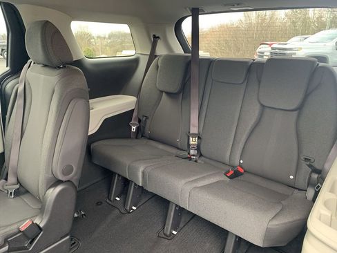 Used 2024 Kia Carnival LX image 24
