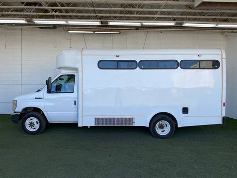 Used 2012 Ford E-450 and Econoline 450 Super Duty w/ Shuttle Bus Prep Pkg image 2