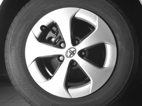 Used 2015 Toyota Prius Three w/ Solar Roof Package image 15