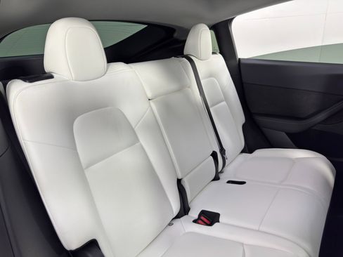Used 2023 Tesla Model Y Long Range image 39