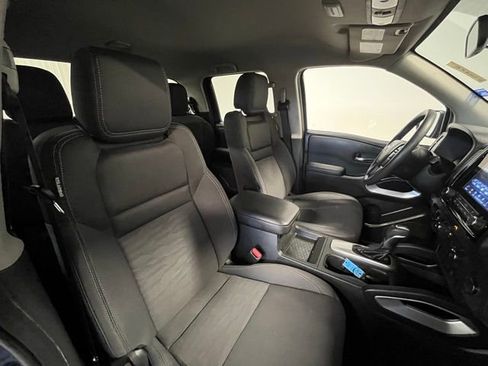 Used 2024 Nissan Frontier SV image 9