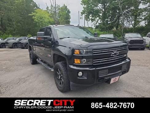 Used 2016 Chevrolet Silverado 2500 LT w/ Midnight Edition AWD/4WD image 3