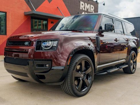 Used 2025 Land Rover Defender 130 X-Dynamic SE image 1