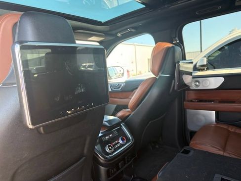 Used 2018 Lincoln Navigator Reserve w/ Technology Package AWD/4WD image 9