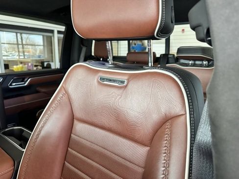 Used 2025 GMC Sierra 2500 Denali Ultimate image 12