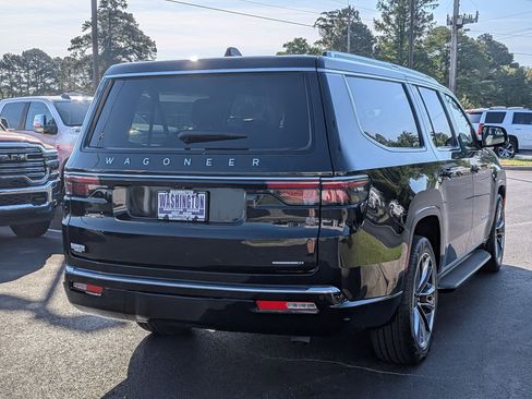 Used 2024 Jeep Wagoneer L Series II w/ Premium Group I AWD/4WD image 3