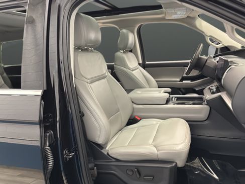 Used 2025 Ford Expedition Active AWD/4WD image 24