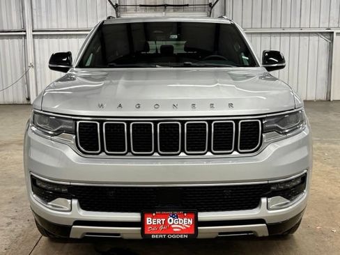 Used 2024 Jeep Wagoneer L Series II RWD image 2