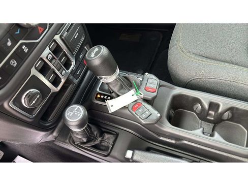 Used 2025 Jeep Wrangler Unlimited Sahara AWD/4WD image 22