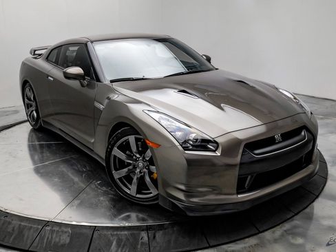 Used 2009 Nissan GT-R Premium image 28