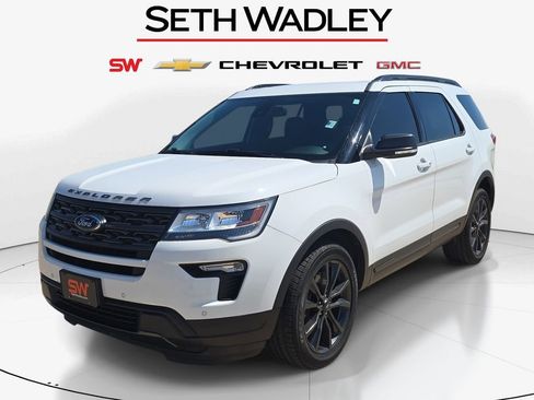 Used 2018 Ford Explorer XLT w/ Equipment Group 202A AWD/4WD image 3