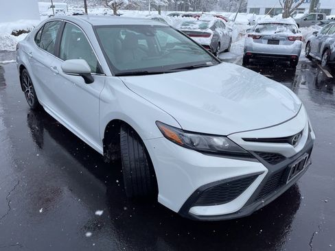 Certified 2023 Toyota Camry SE image 3