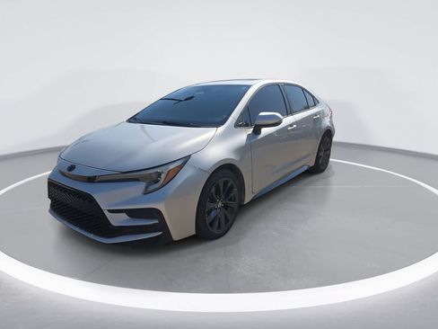Used 2024 Toyota Corolla XSE FWD image 4