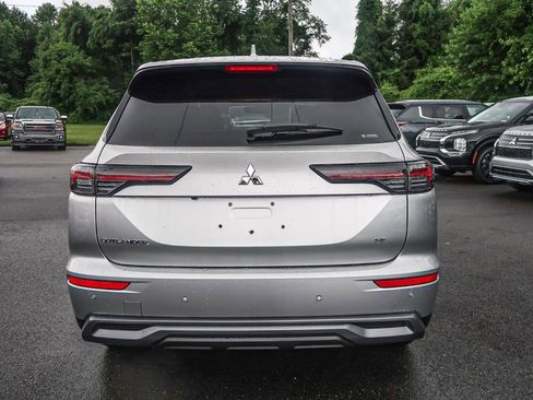 New 2025 Mitsubishi Outlander AWD image 11
