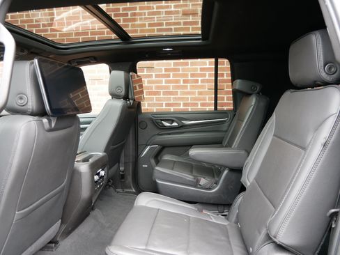 Used 2021 GMC Yukon XL Denali w/ Denali Premium Package AWD/4WD image 10