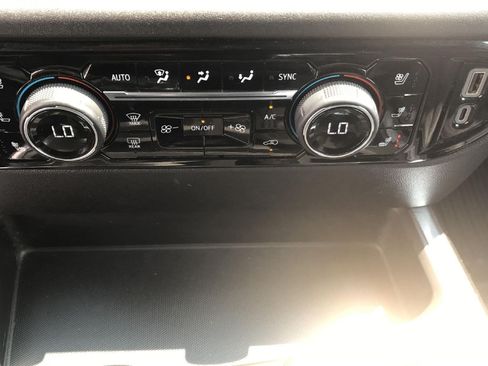 Used 2023 Chevrolet Silverado 1500 LTZ w/ LTZ Convenience Package II AWD/4WD image 28