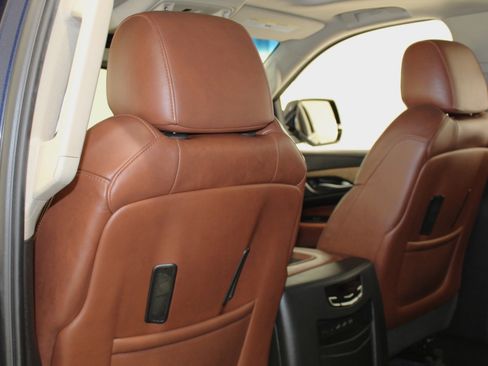 Used 2018 Cadillac Escalade Luxury image 37