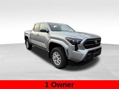 Used 2025 Toyota Tacoma SR5 AWD/4WD image 9